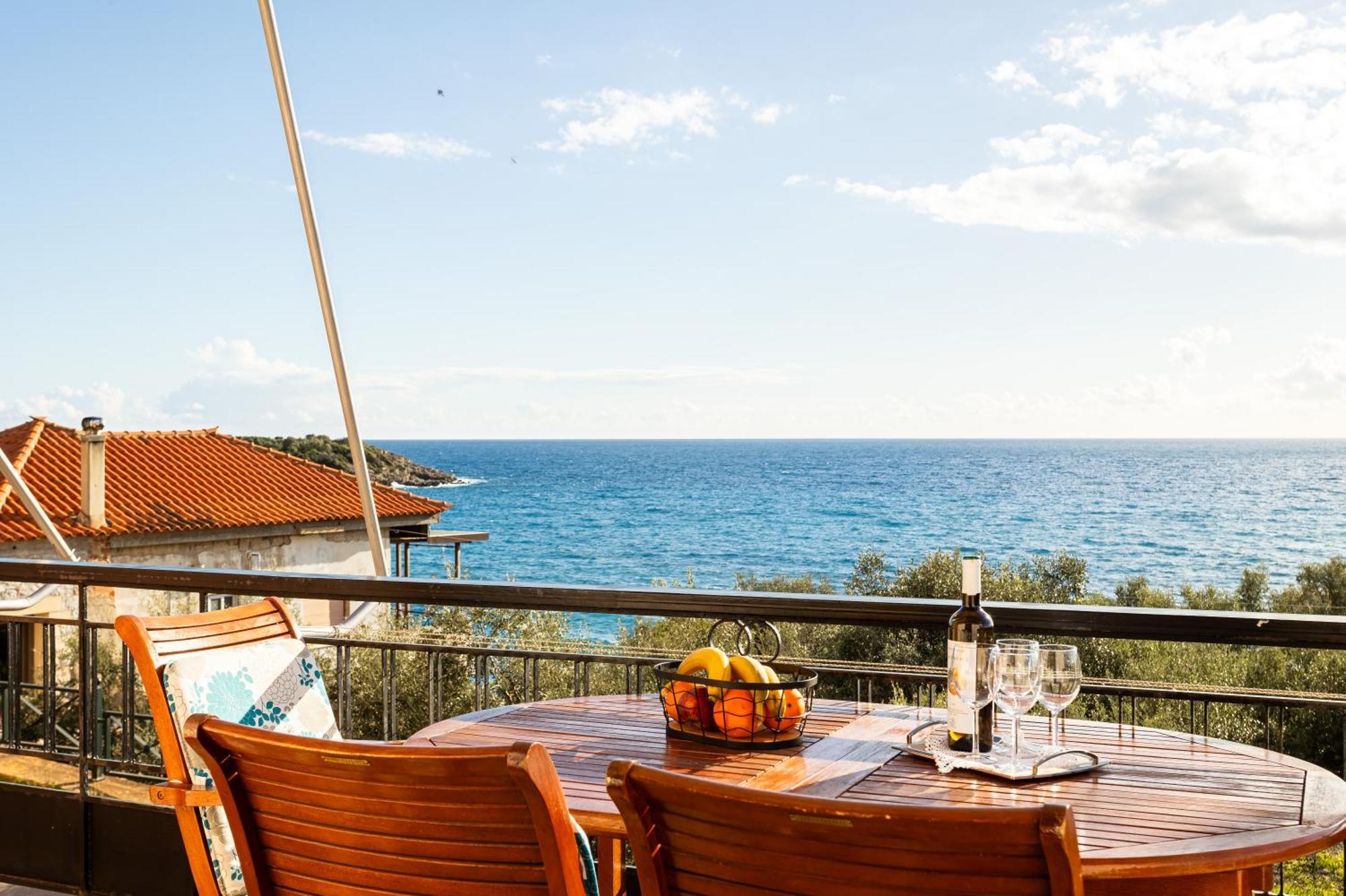 Sunset Serenity - Kardamili Seaside Getaway Екстериор снимка